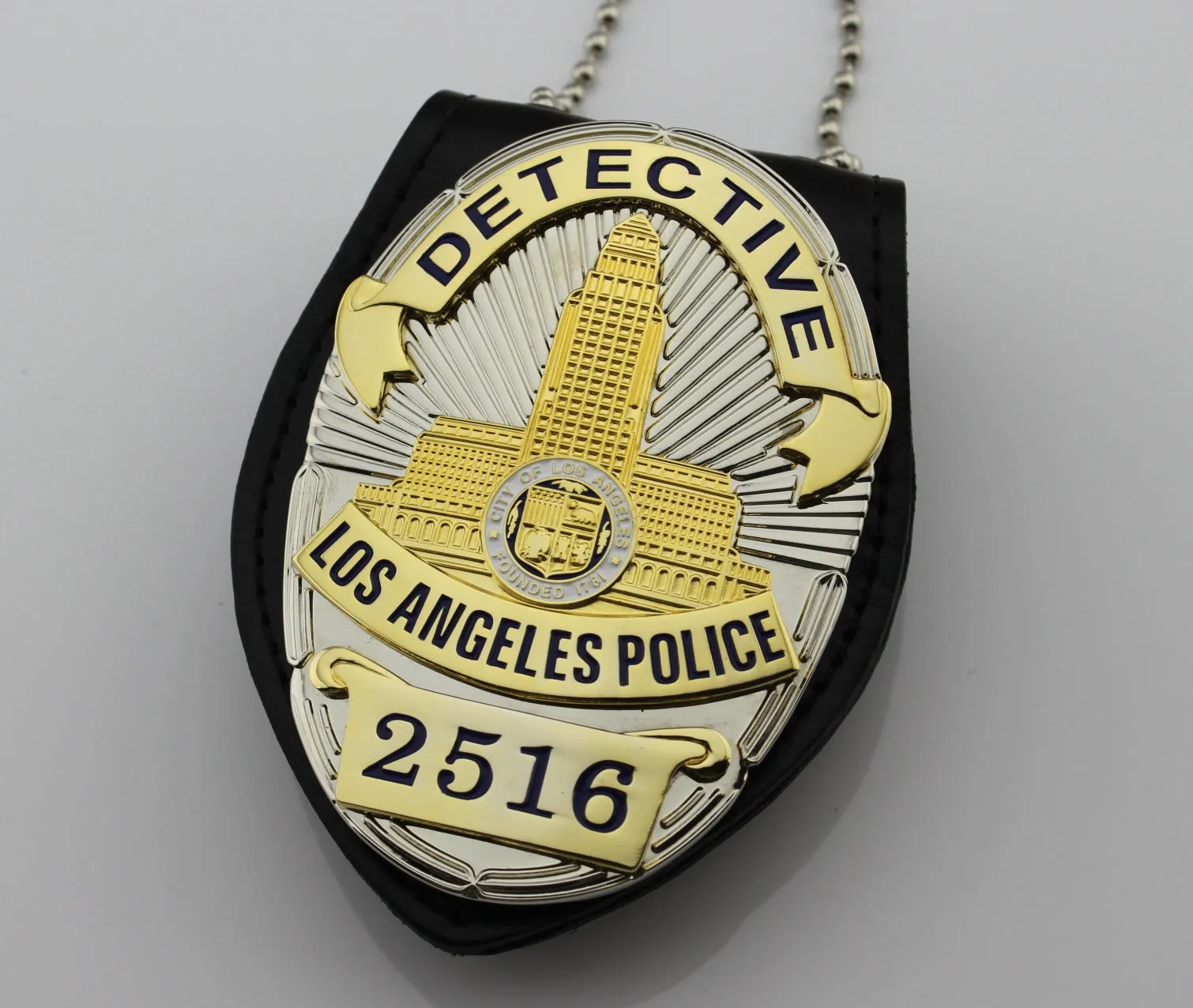 Los Angeles Police Department  LAPD Badge Replic- police officer/captain /sergeant  /detective / with suitable holder and chain