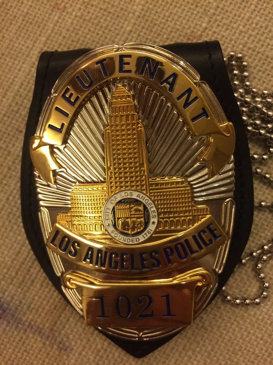 Los Angeles Police Department  LAPD Badge Replic- police officer/captain /sergeant  /detective / with suitable holder and chain
