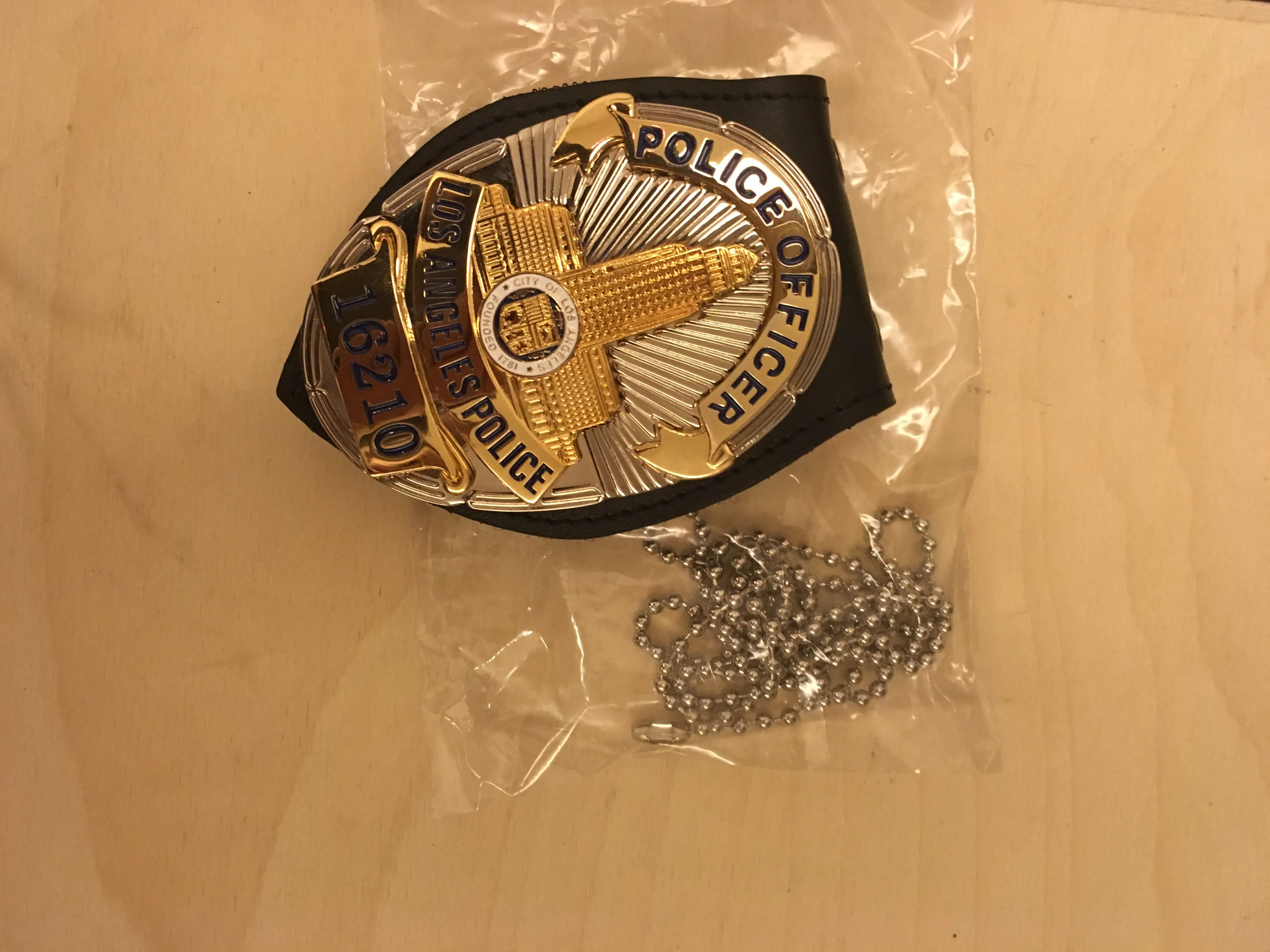Los Angeles Police Department  LAPD Badge Replic- police officer/captain /sergeant  /detective / with suitable holder and chain