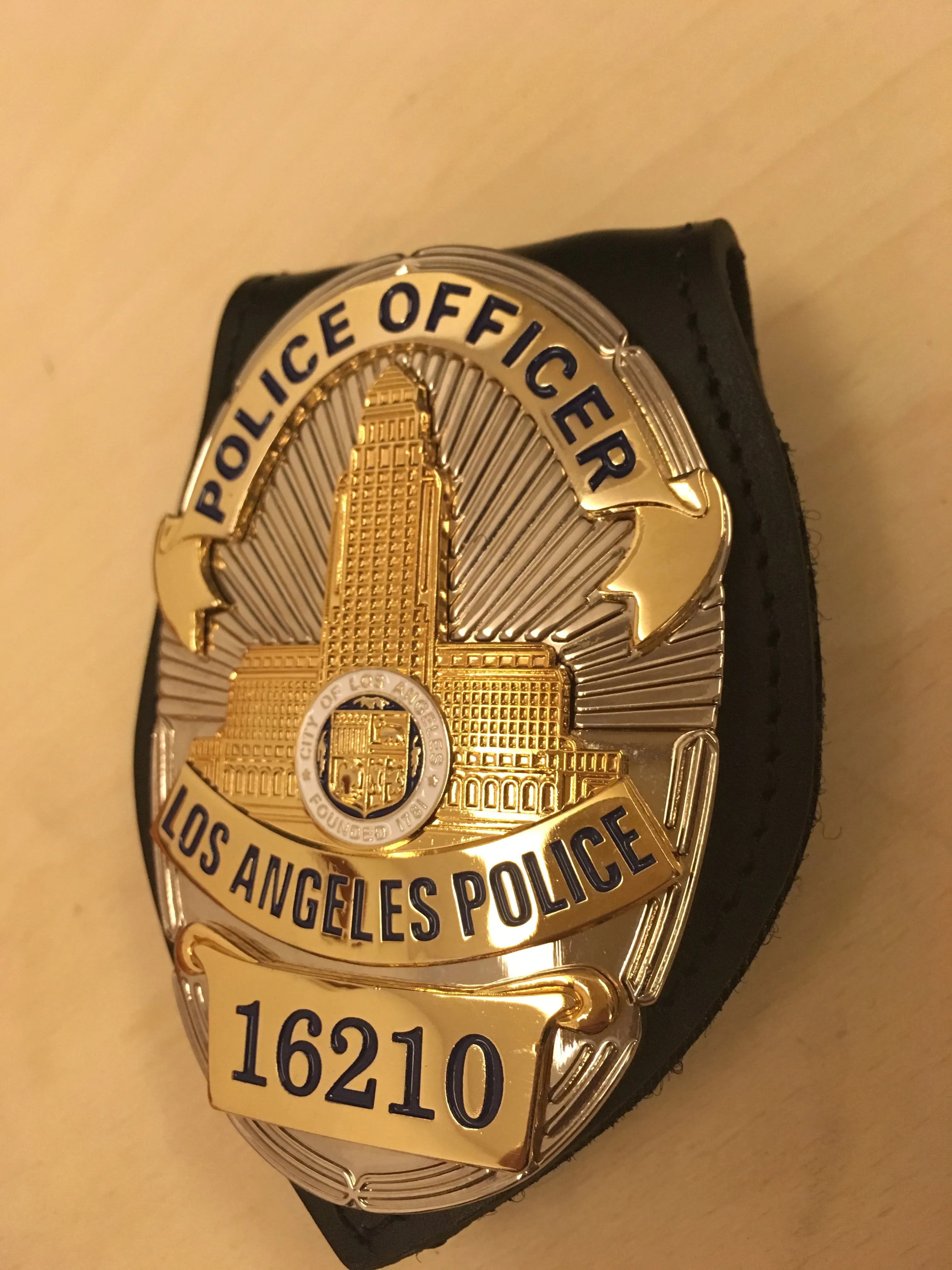 Los Angeles Police Department  LAPD Badge Replic- police officer/captain /sergeant  /detective / with suitable holder and chain