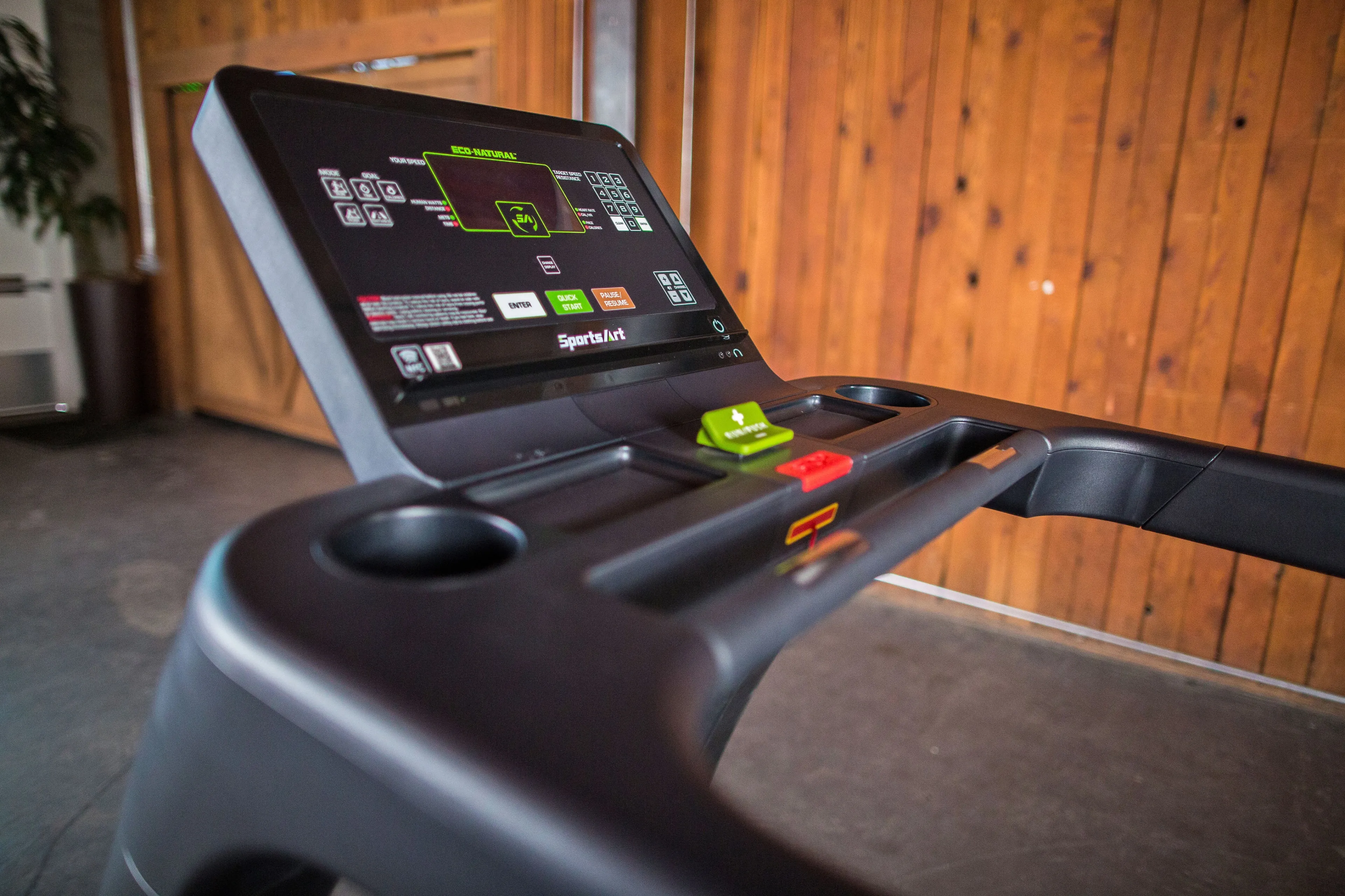 SportsArt N685 Verde Status Eco-Natural Treadmill