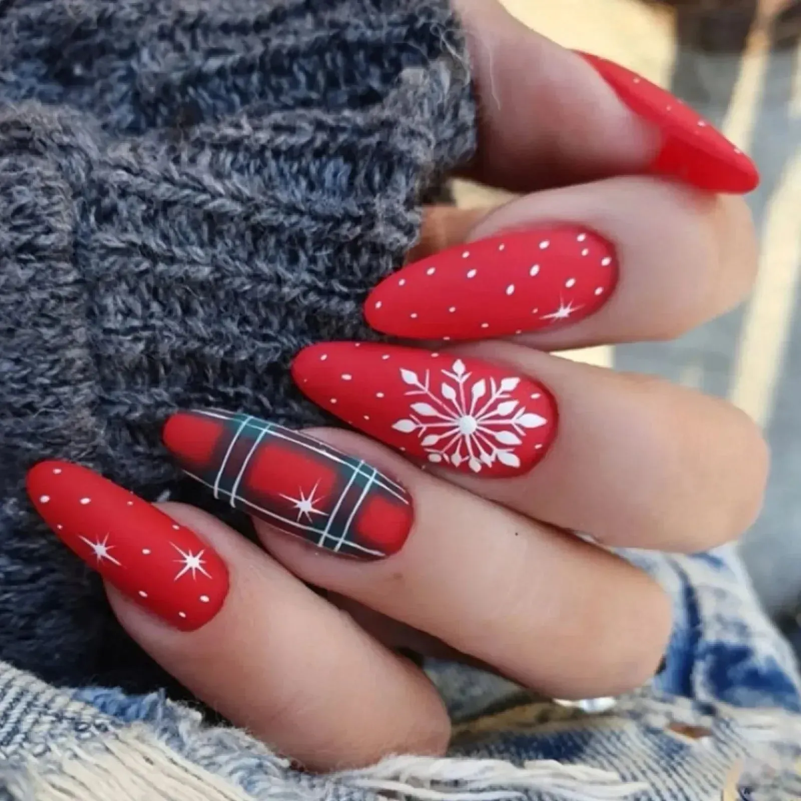Wenkouban-24pcs Gold Powder Christmas Fake Nails Snowflake Design False Nails Art Full Cover Waterproof Removable Artificial Press on Nail