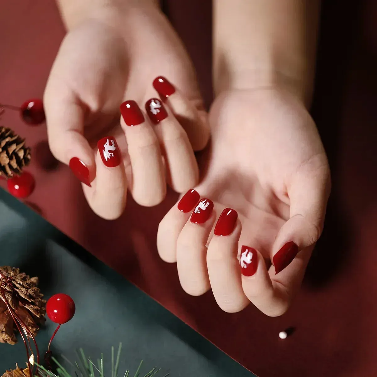Wenkouban-24pcs Gold Powder Christmas Fake Nails Snowflake Design False Nails Art Full Cover Waterproof Removable Artificial Press on Nail