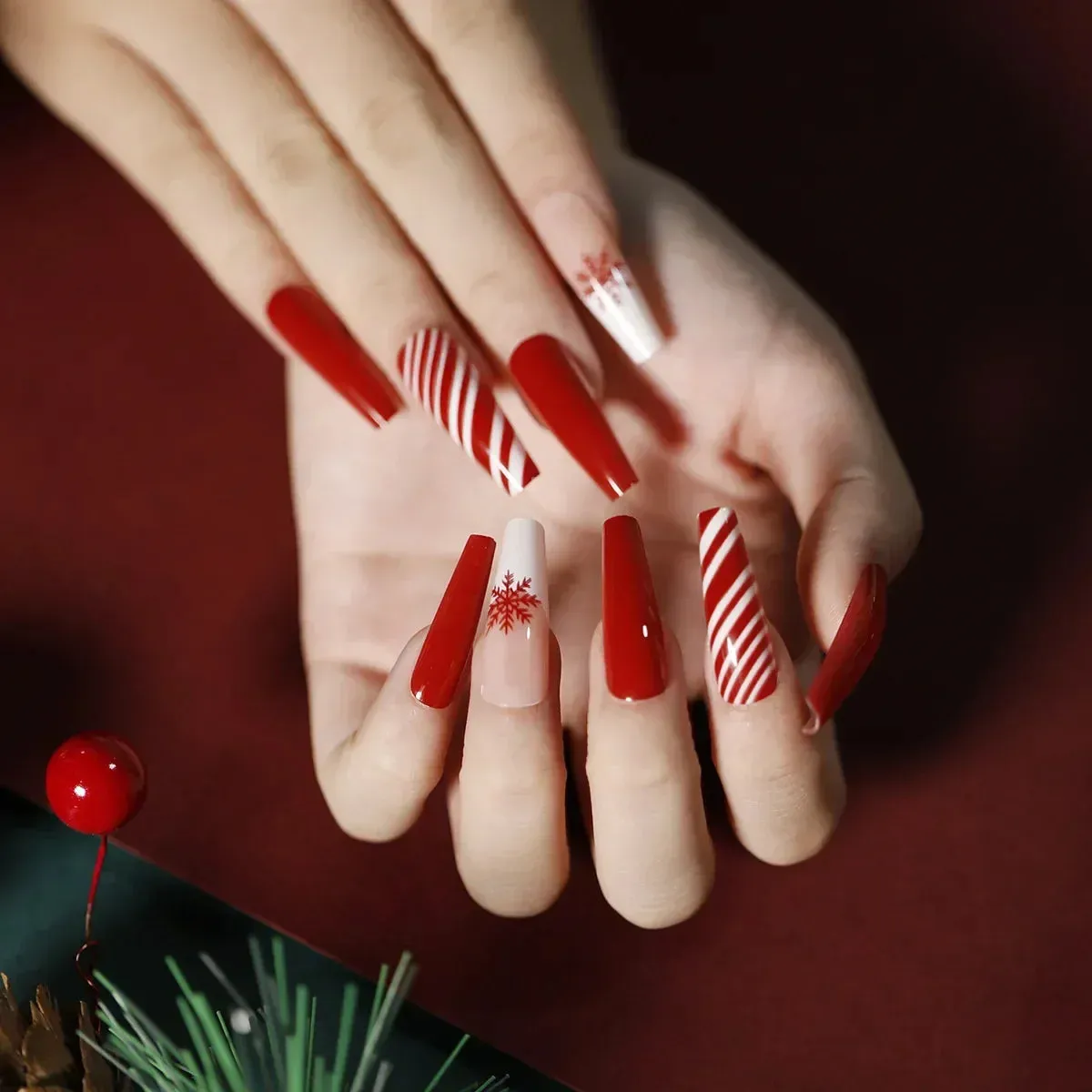 Wenkouban-24pcs Gold Powder Christmas Fake Nails Snowflake Design False Nails Art Full Cover Waterproof Removable Artificial Press on Nail